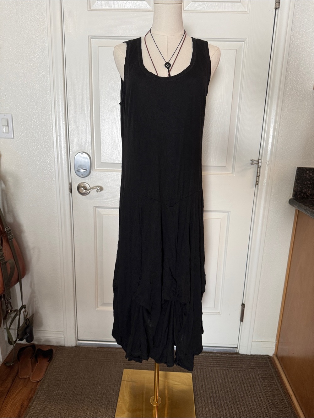Shana - Sleeveless Black Maxi Dress with Flowy And Adjustable Hem